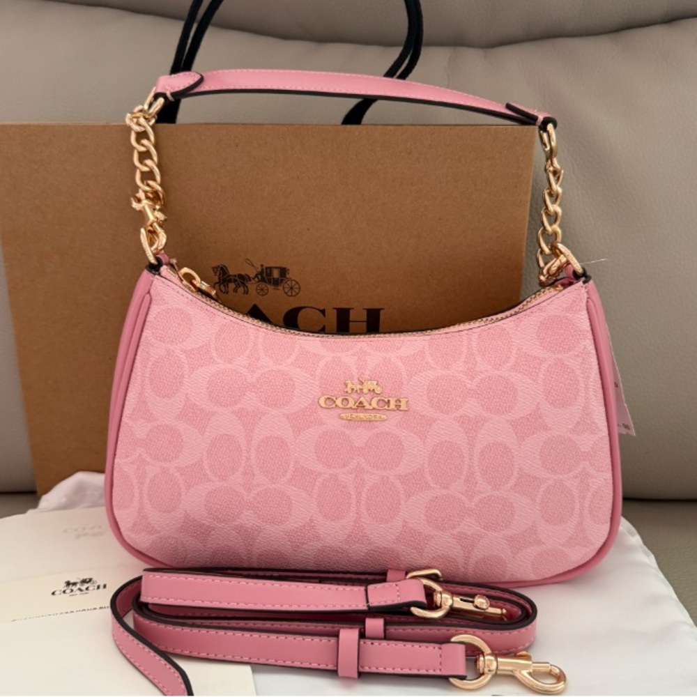 Coach Teri Shoulder Bag In Signature Canvas CA933